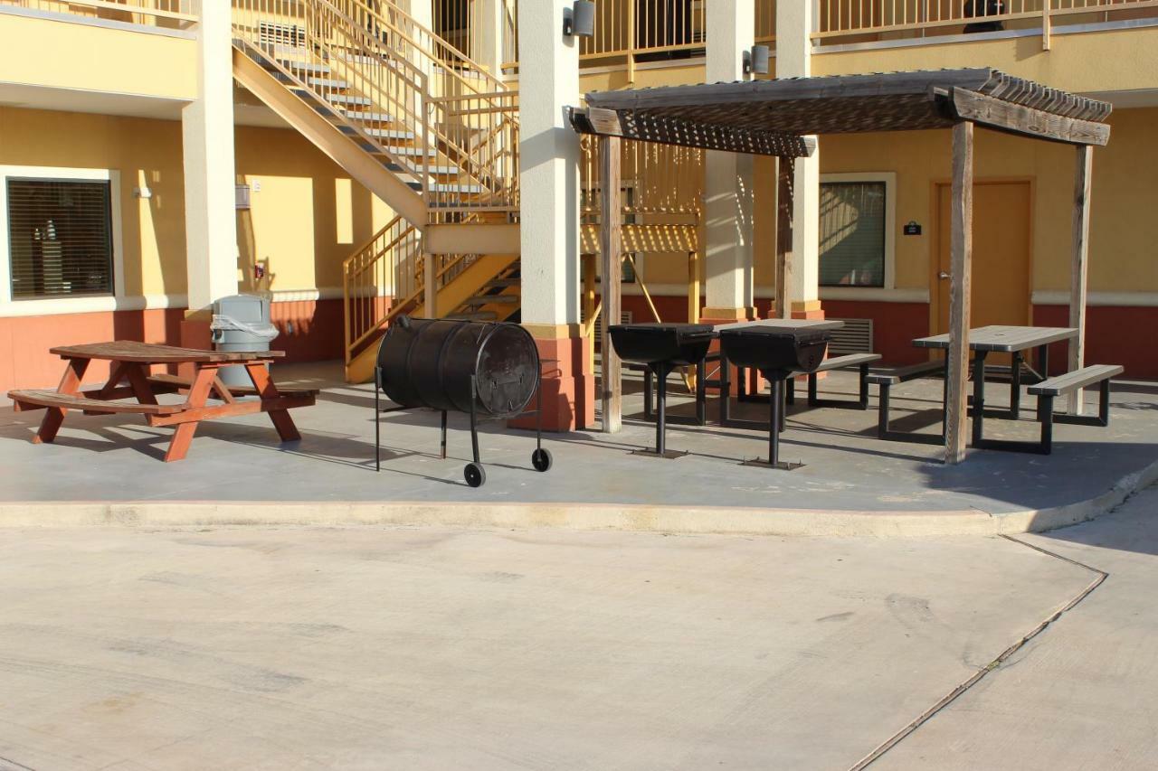 Horizon Inn & Suites Pearsall Exterior foto
